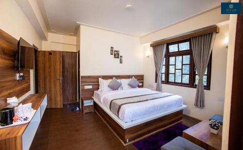 a bedroom with a large bed in a room at Divine's The Elite Zong in Lachung
