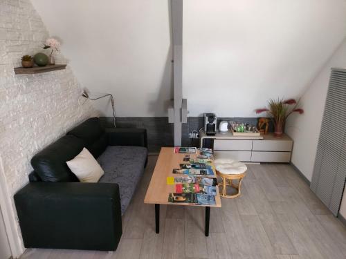 a living room with a couch and a coffee table at Chambre récente chez particuliers in Francueil