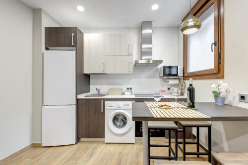 Η κουζίνα ή μικρή κουζίνα στο Apartamentos Menorá