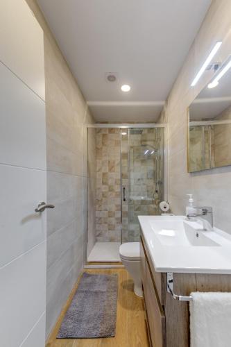 Ένα μπάνιο στο Apartamentos Menorá