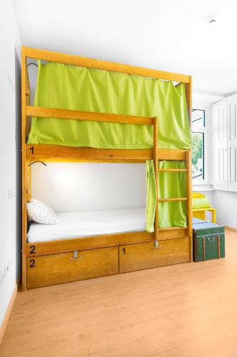 a bedroom with a bunk bed in a room at Ínsua Hostel in São Pedro do Sul