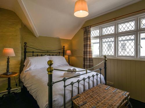 a bedroom with a bed and a window at Bwthyn Llys machynlleth Old Court House in Machynlleth