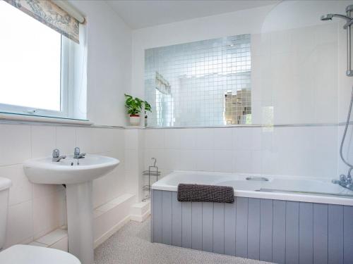 a bathroom with a sink and a tub and a toilet at Lark Rise in Northam