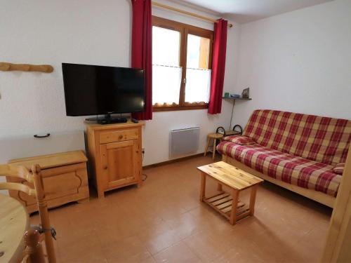 Photo de la galerie de l'établissement Studio calme avec terrasse aux portes de la forêt - FR-1-342-283, à Beaufort