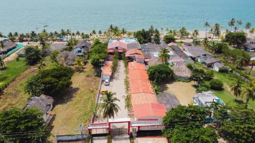 an aerial view of a resort by the ocean at Hotel Playa Divina in Coveñas