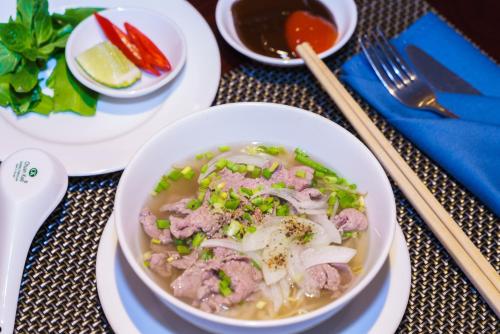 Eten bij of ergens in de buurt van het hotel

