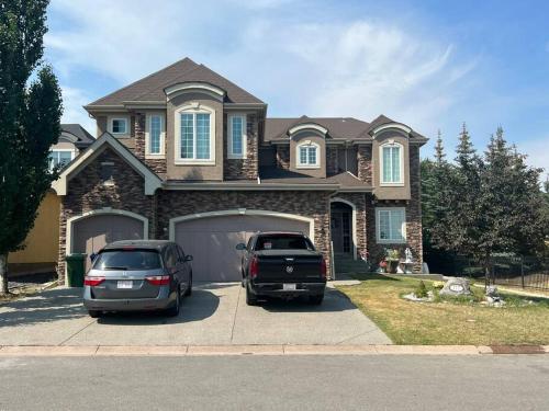 7 bedroom house with amazing Lakeview!