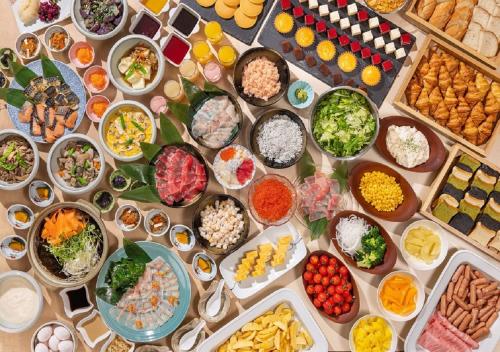 a table topped with bowls of different types of food at Tokyo Bay Ariake Washington Hotel in Tokyo