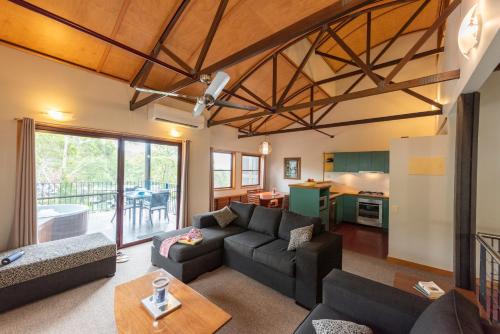Kuchyň nebo kuchyňský kout v ubytování Kingfisher Bay Resort