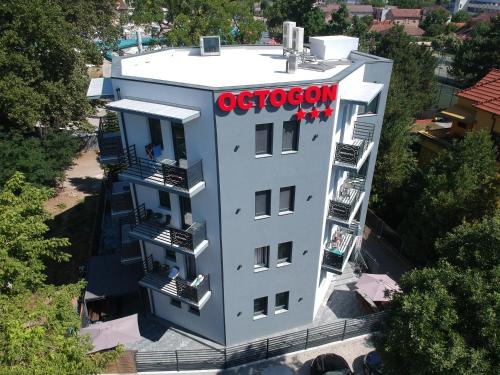 Φωτογραφία από το άλμπουμ του Octogon σε Baile Felix