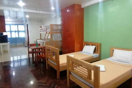 Studio unit that is good for a maximum of 5 pax.