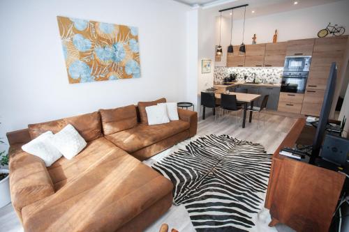 On the Castle Hill, near Chain Bridge