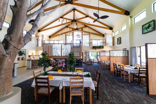 Reštaurácia alebo iné gastronomické zariadenie v ubytovaní Gooderson Monks Cowl Golf Resort