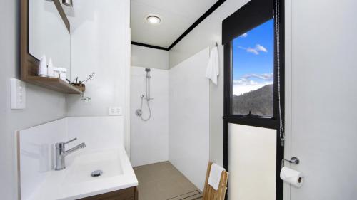 Un baño de Bindera Container House