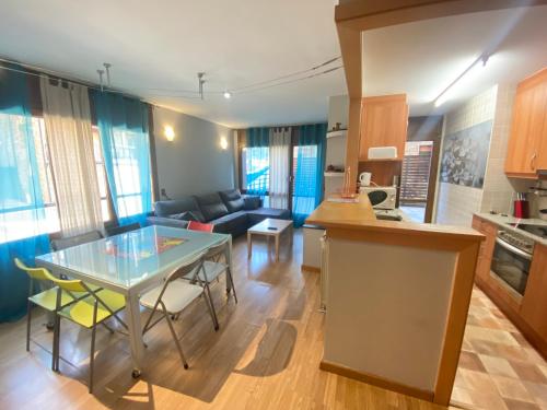  P&C Sol Tarter -  Room  picture :   Shower    Bath    Kitchenette                           