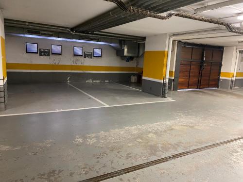  P&C Sol Tarter -  Room  picture :   Shower    Bath    Kitchenette                           