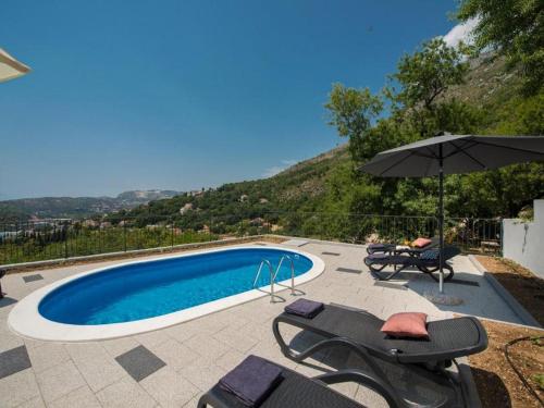 Bazén v ubytovaní Family Holiday Home Nest alebo v jeho blízkosti