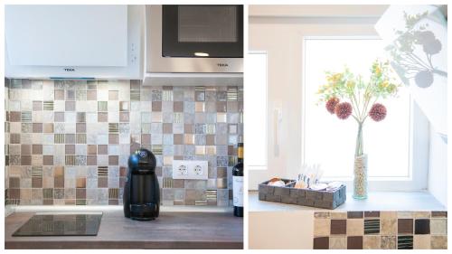 a kitchen with a vase on the counter and a tile wall at Acogedora casa de invitados con piscina compartida in Toledo