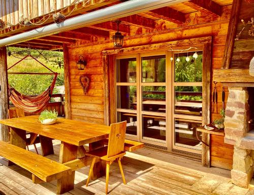 Balkón nebo terasa v ubytování Chalet du Silberrain près de Colmar - cheminée, sauna, piscine partagée