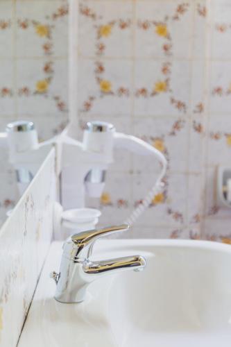 a bathroom with three toilets and a white sink at Agriturismo Montevecchio Isolani in Monte San Pietro