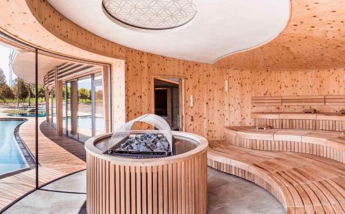 Bazén v ubytování Laschenskyhof Hotel & Spa nebo v jeho okolí