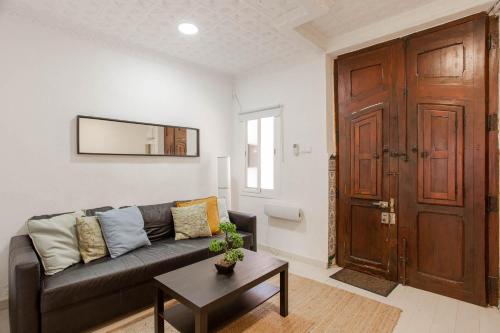 Lovely home with sunny patio near the beach, Valencia ...