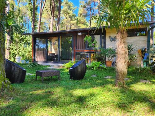 Taman di luar House & Yard Sesil XS 60m to beach