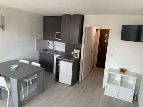 Appartement 4 personnes vue mer, coeur de ville,100m de la plage avec parking