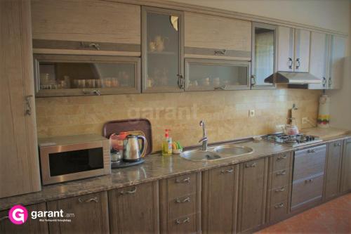  Serob House Sevan -  Room  picture :   Shower    Bath    TV                           