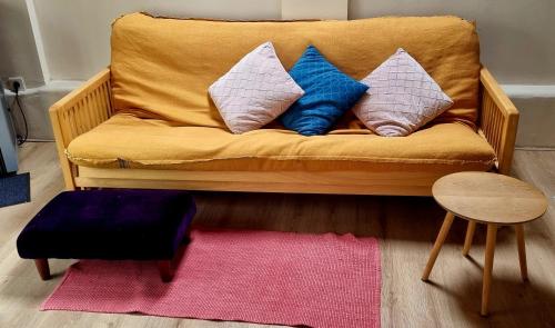 Un lugar para sentarse en Staying with the artist