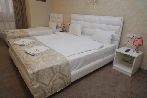 Una cama o camas en una habitación de Shahdag Quba & Truskavets