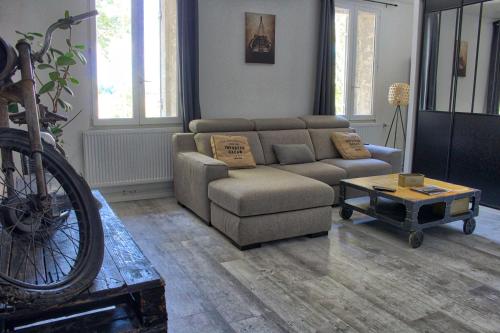a living room with a couch and a coffee table at The Loft Factory 4 Chambres Vue Garonne + Jardin in Lormont