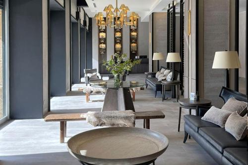 a lobby with a couch and a table and chairs at Hotel Cabo De Hornos in Punta Arenas