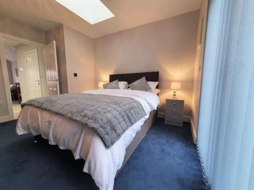Кровать или кровати в номере Priory Annex Guest Accommodation Lincoln