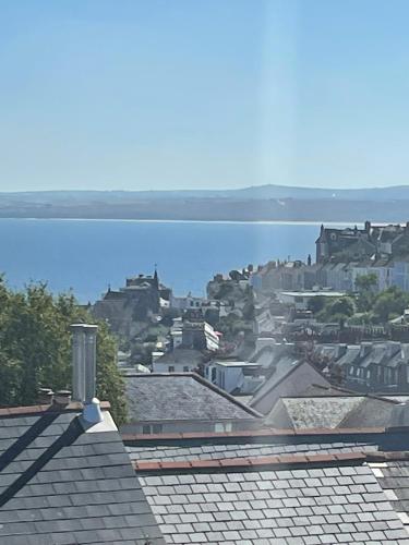 a view from the roof of a town with a body of water at Cheerful - 2 bedroom home in St Ives. in St Ives