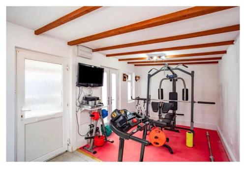 a room with a gym with a treadmill at 2 Bed - walking distance to Harry Potter Studio in Leavesden Green
