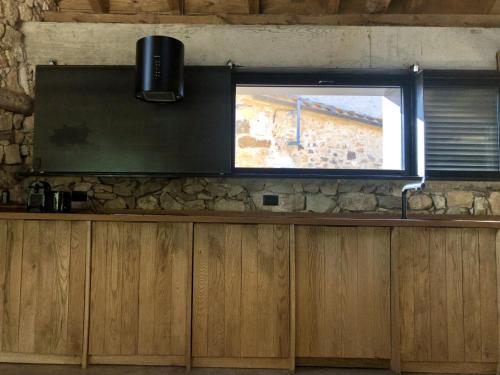 a flat screen tv sitting on top of a counter at El pajar de abajo - Pedraza - in La Alameda