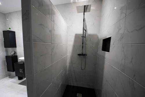 Bilik mandi di Gîte l'Atchou