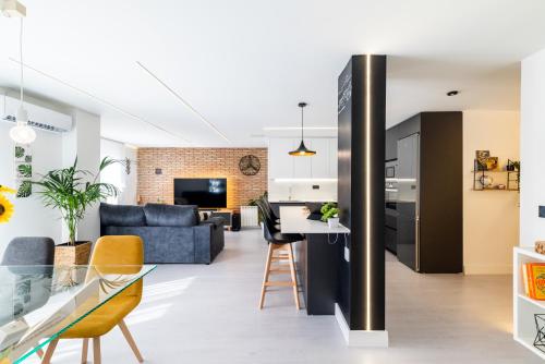Premium apartment Granada Center with balcony view