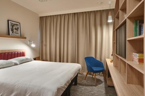 Ένα ή περισσότερα κρεβάτια σε δωμάτιο στο ibis Styles La Roche-sur-Yon