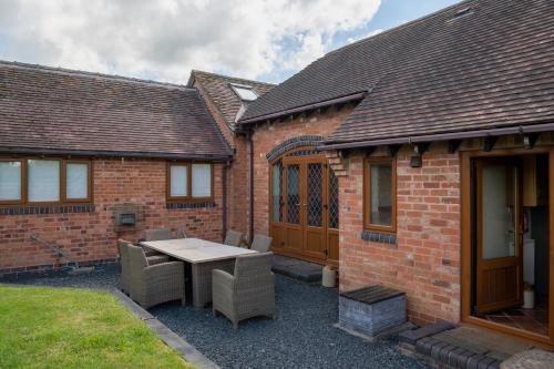 Galeriebild der Unterkunft Coach House at Oaks Barn Farm Alcester with optional hire Salt water hot tub in Holberrow Green