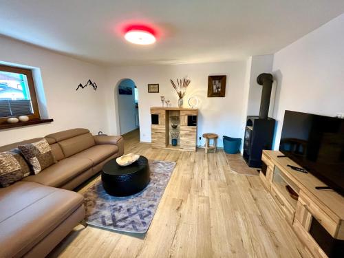 TV a/nebo společenská místnost v ubytování Ferienhaus Wiesenlandl