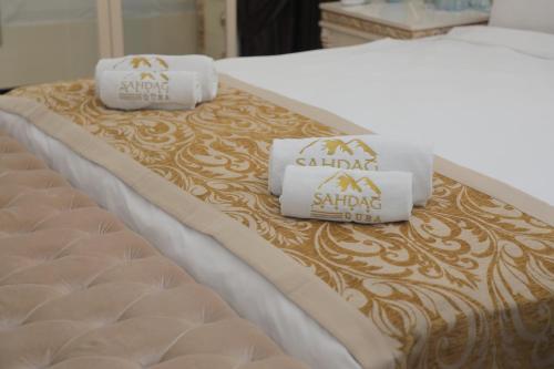 Una cama o camas en una habitación de Shahdag Quba & Truskavets