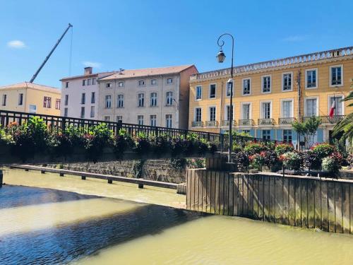 Zdjęcie z galerii obiektu Appartement Terrasse proche centre et canal w mieście Narbona