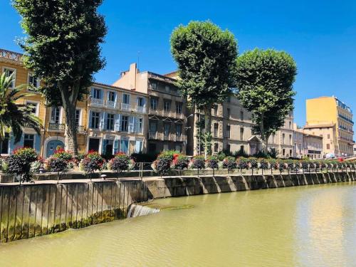 Zdjęcie z galerii obiektu Appartement Terrasse proche centre et canal w mieście Narbona