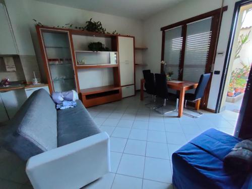 a living room with a couch and a table at Il Nido in Rozzano