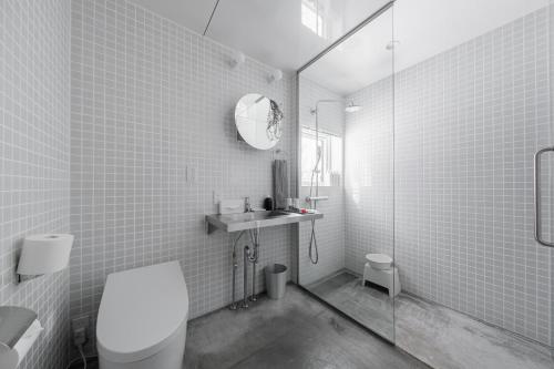 Ένα μπάνιο στο 6ty6 Vacation Home