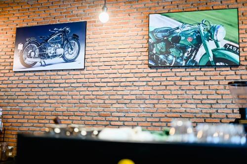 カンチャナブリにあるLabkoff cafe and Hostelのギャラリーの写真