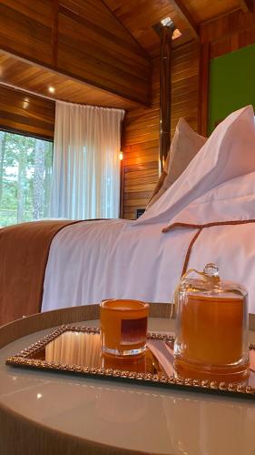 a tray of honey on a table next to a bed at Pousada Maçã Araucária in São Joaquim