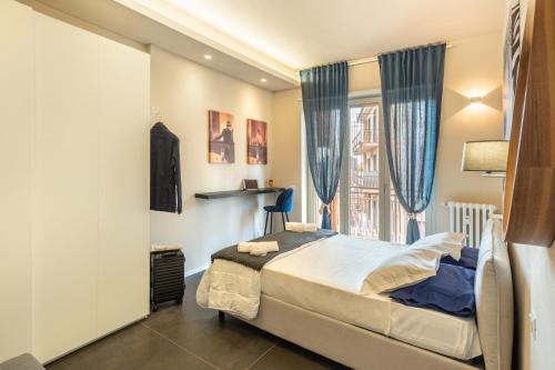 En eller flere senge i et værelse på 100Towers deluxe apartment